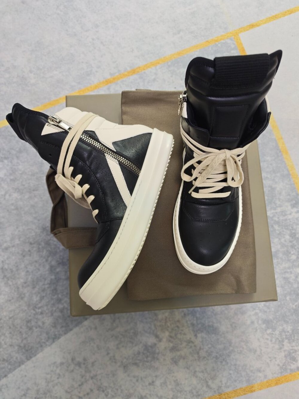 Rick Owens Black Leather High-Top Boots with Cream Laces and Off-White Sole - Picture 2 of 7